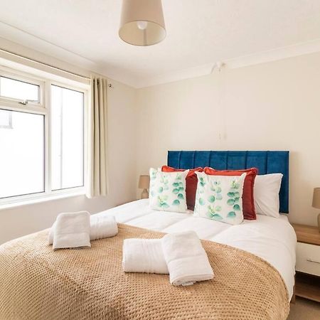 Incredible Sea View 2 Bedroom Beach Apartment บอร์นมัธ ภายนอก รูปภาพ